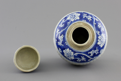 A blue and white Chinese porcelain ribbled ginger jar and cover, Kangxi, ca. 1700
