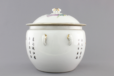 A Chinese porcelain famille rose bowl and cover, 19/20th C.