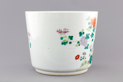 A floral Chinese porcelain famille rose jardiniere, 19th C.
