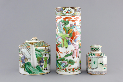 A Chinese famille verte porcelain teapot, a tea caddy and a hat stand, 19th C.