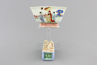 A Chinese famille rose square bowl and reticulated box, 19/20th C.