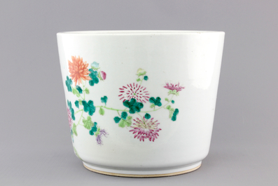 A floral Chinese porcelain famille rose jardiniere, 19th C.