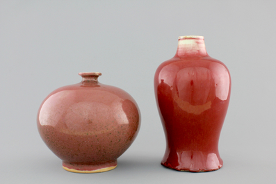 A Chinese langyao baluster-shaped vase and a peachbloom red vase, 19th C.