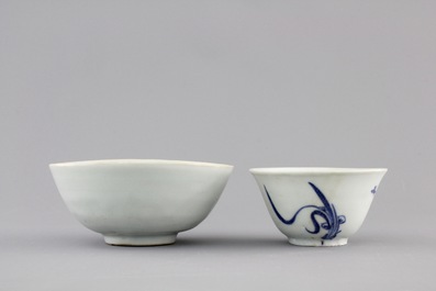 Two Chinese blue and white plates and two bowls, Ming Dynasty