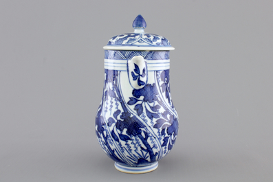 A blue and white Chinese porcelain jug and cover, Kangxi, ca. 1700