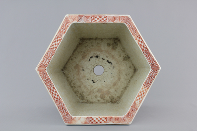 A Chinese hexagonal porcelain famille rose jardiniere with animals and flowers, 19th C.