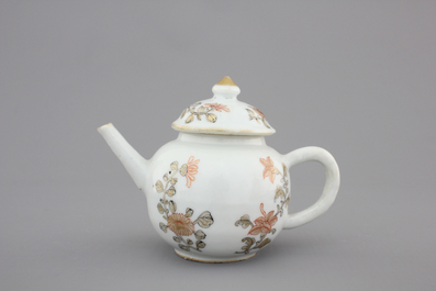 Two fine Chinese grisaille, gilt and iron-red cups and saucers and a small teapot, Yongzheng-Qianlong, 18th C.