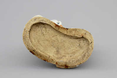 A Chinese celadon and blue-white biscuit group of a couple, Qianlong, 18th C.
