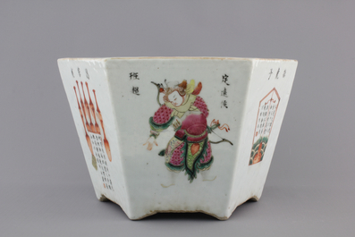 A hexagonal Chinese famille rose porcelain "Wu Shuang Pu" jardiniere, 19th C.