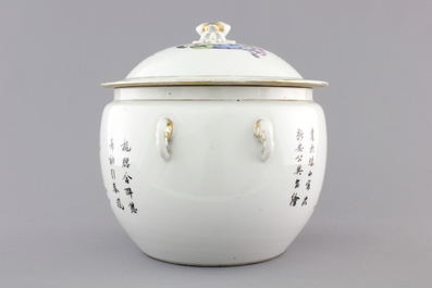 A Chinese porcelain famille rose bowl and cover, 19/20th C.
