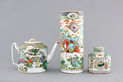 A Chinese famille verte porcelain teapot, a tea caddy and a hat stand, 19th C.