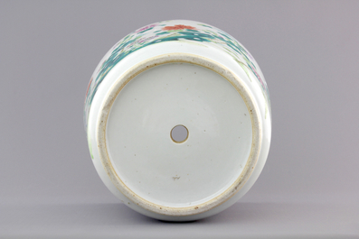 A floral Chinese porcelain famille rose jardiniere, 19th C.