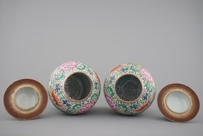 A pair of Chinese famille rose baluster jars with cover, 19th C.