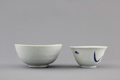 Two Chinese blue and white plates and two bowls, Ming Dynasty