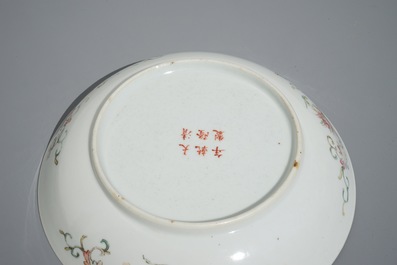 A Chinese famille rose porcelain plate with stylised phoenixes, 19th C.