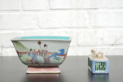 A Chinese famille rose square bowl and reticulated box, 19/20th C.