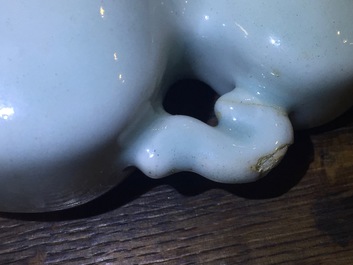 A small pale celadon-glazed vase, 18/19th C.