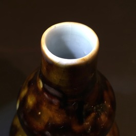 A group of Chinese monochrome brown and black wares, 17/18th C.