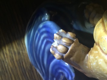 Een Chinees biscuit porseleinen figuur van een kylin, Qianlong, 18e eeuw