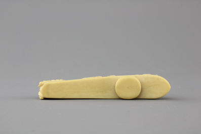 A rare Chinese carved ivory belt hook, 19th C.