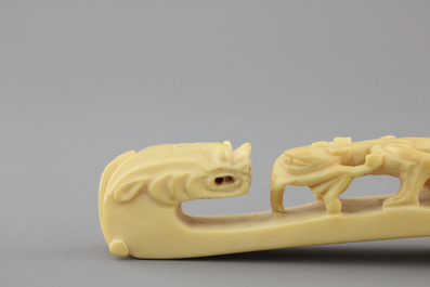 A rare Chinese carved ivory belt hook, 19th C.