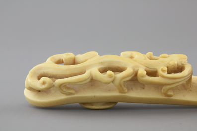 A rare Chinese carved ivory belt hook, 19th C.