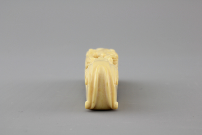 A rare Chinese carved ivory belt hook, 19th C.
