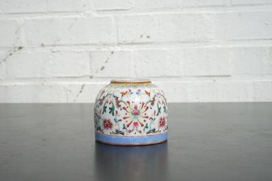 A Chinese famille rose enamelled brushwasher, 19/20th C.