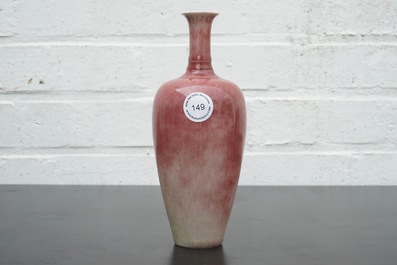 Un vase monochrome en rouge flamb&eacute;, 19/20&egrave;me