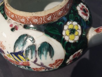 A Chinese famille rose and noire teapot with cover, Yongzheng, 1722-1735