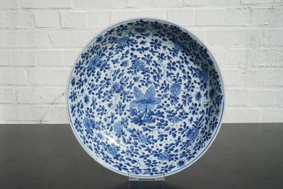 A blue and white Chinese porcelain dish with floral scrolls, Kangxi, ca. 1700