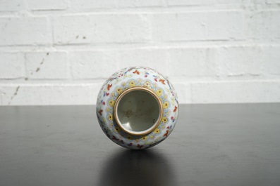 A Chinese famille rose enamelled brushwasher, 19/20th C.