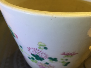 A floral Chinese porcelain famille rose jardiniere, 19th C.