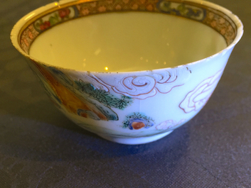 Une tasse et soucoupe au d&eacute;cor famille rose raffin&eacute;, &eacute;poque Yongzheng, 1722-1735
