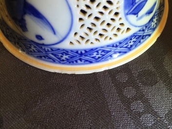 Two Chinese blue and white porcelain bowls, one open-worked, 17/18th C.