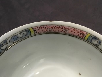 Trois tasses et soucoupes en porcelaine de Chine famille rose, Yongzheng et Qianlong, 18&egrave;me
