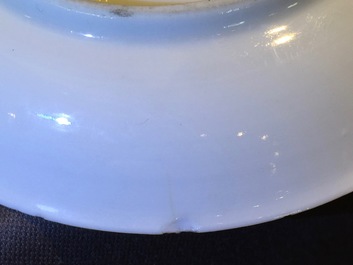 Une tasse et soucoupe en porcelaine de Chine famille rose, &eacute;poque Yongzheng, 1722-1735