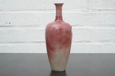 Un vase monochrome en rouge flamb&eacute;, 19/20&egrave;me