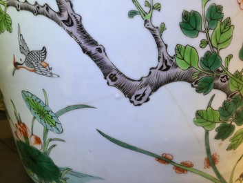 A large Chinese famille verte porcelain jardiniere with phoenix birds, 19th C.