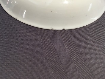 Une tasse et soucoupe en porcelaine de Chine famille rose, &eacute;poque Yongzheng, 1722-1735