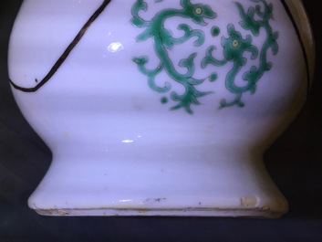 Een zeldzame Chinese albarello-vormige vaas, 19e eeuw