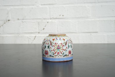 A Chinese famille rose enamelled brushwasher, 19/20th C.