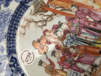 Two pairs of Chinese octagonal famille rose Mandarin plates, Qianlong, 18th C.