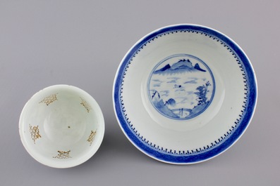 Two Chinese blue and white porcelain bowls, one open-worked, 17/18th C.