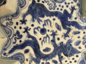 Un pr&eacute;sentoir en forme d'&eacute;toile d&eacute;cor&eacute; de dragons, Dynastie Ming