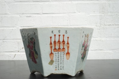 A hexagonal Chinese famille rose porcelain "Wu Shuang Pu" jardiniere, 19th C.