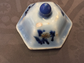A Chinese porcelain five-piece lavender garniture , Qianlong, 18th C