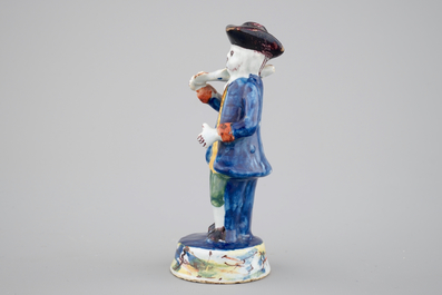 Un marchand de possoins en fa&iuml;ence polychrome de Delft, 18&egrave;me