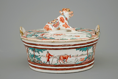 Un beurrier en forme de vache en fa&iuml;ence de Delft petit feu, dat&eacute; 1747