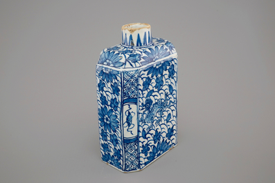 A Dutch Delft chinoiserie tea caddy, 18th C.